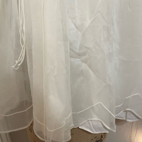 Pure white sleeping gown - Picture 3 of 7